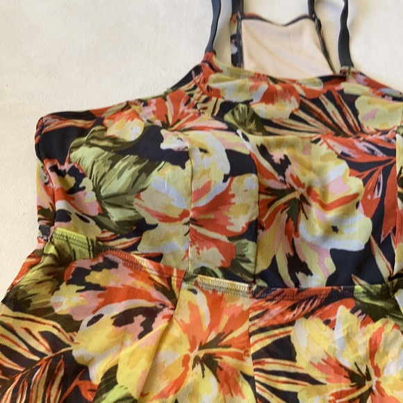 Kona Sol Plus size women swimwear top of two piece 18 W floral mesh built in bra - Picture 4 of 9